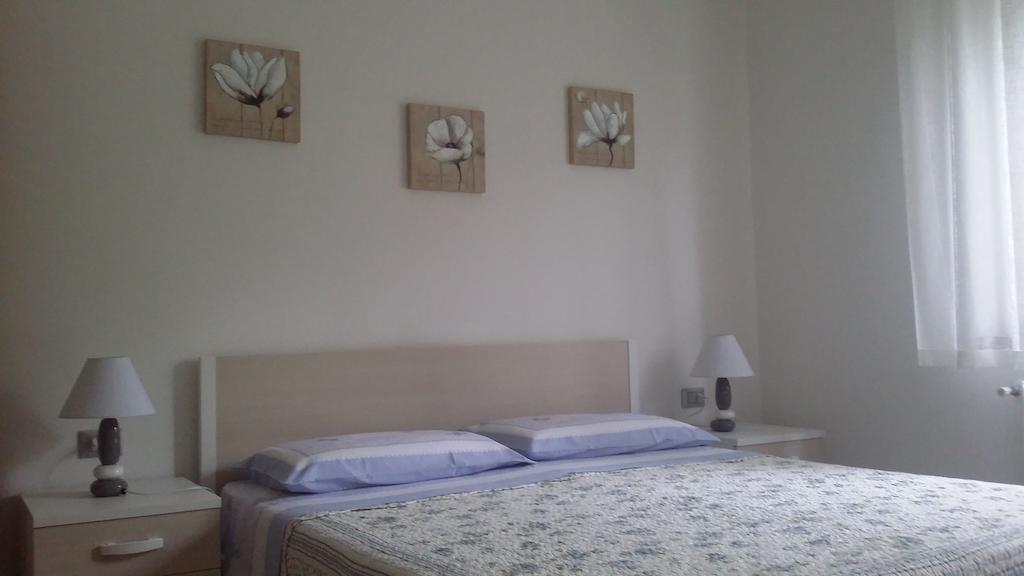 Casa Ferrari Monica Apartment Калчераника ал Лаго Екстериор снимка