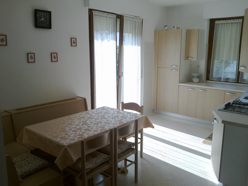 Casa Ferrari Monica Apartment Калчераника ал Лаго Стая снимка
