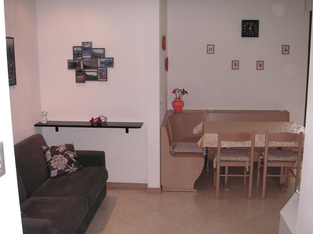 Casa Ferrari Monica Apartment Калчераника ал Лаго Екстериор снимка