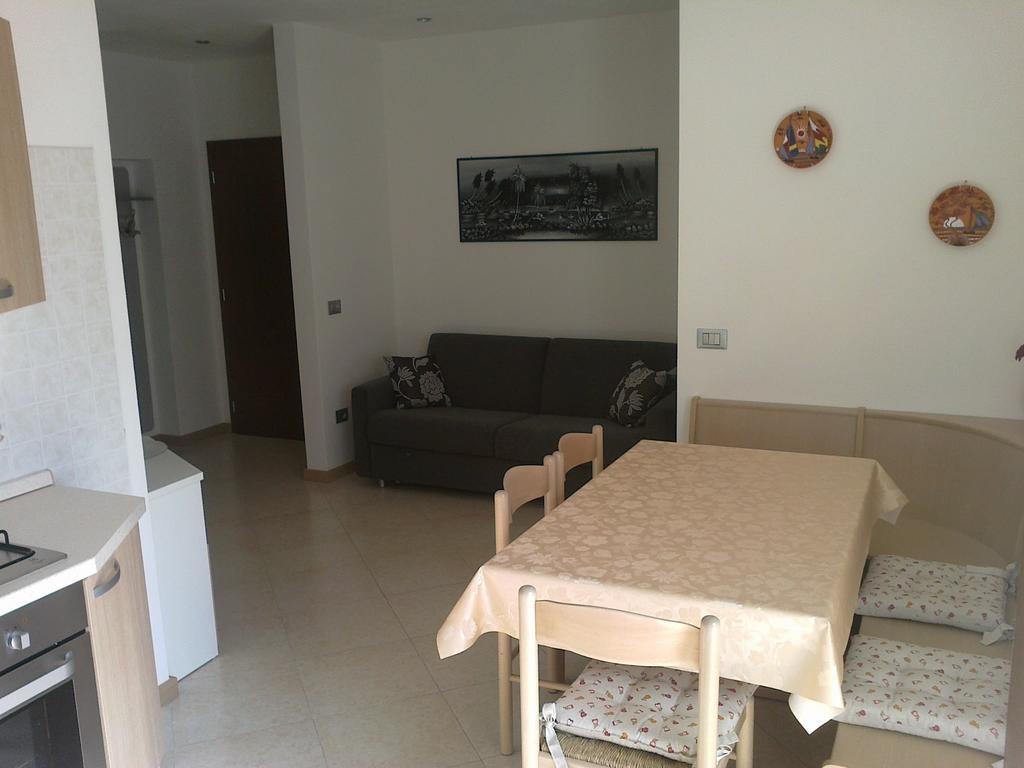 Casa Ferrari Monica Apartment Калчераника ал Лаго Стая снимка