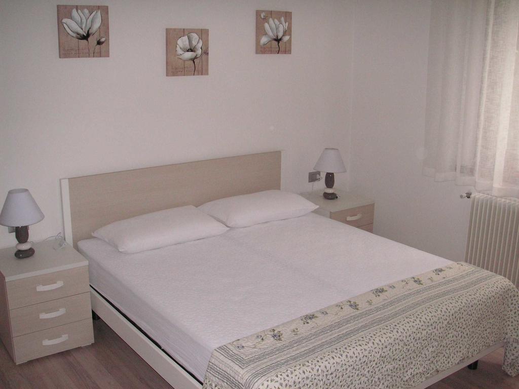 Casa Ferrari Monica Apartment Калчераника ал Лаго Стая снимка