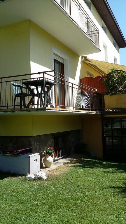 Casa Ferrari Monica Apartment Калчераника ал Лаго Екстериор снимка